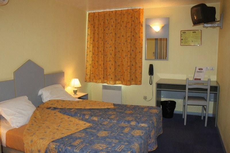 Crau Hotel Arles 2 Etoiles